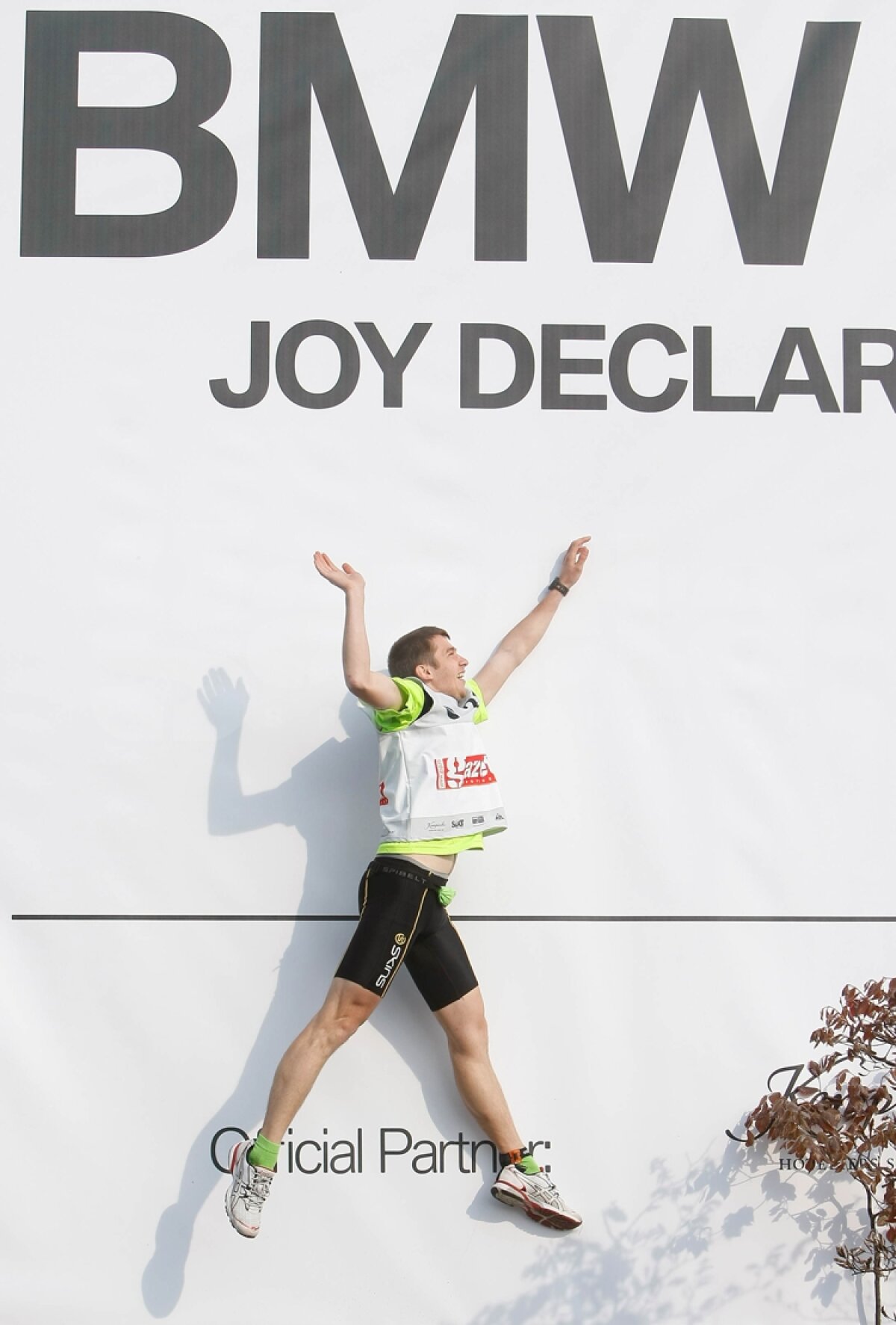 GALERIE FOTO / Două echipe româneşti se bat pentru cele trei BMW-uri X3 puse în joc