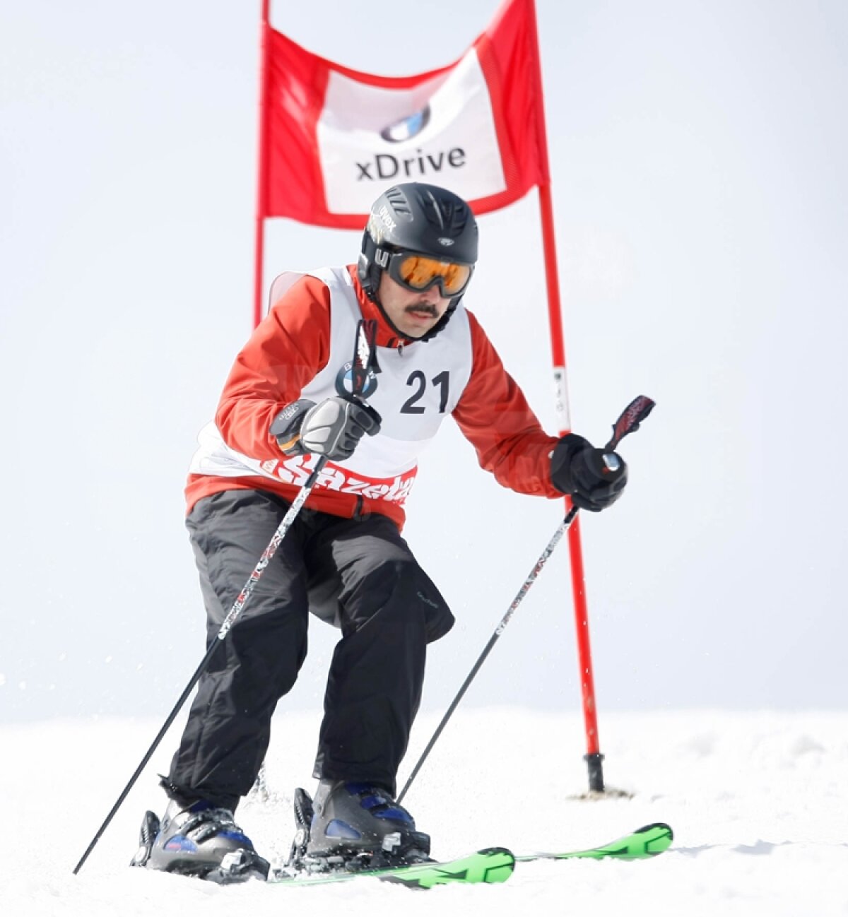 GALERIE FOTO / Două echipe româneşti se bat pentru cele trei BMW-uri X3 puse în joc