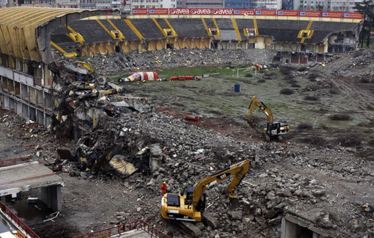 GALERIE FOTO » "Iadul" Ali Sami Yen devine istorie! În locul arenei apar blocuri şi birouri