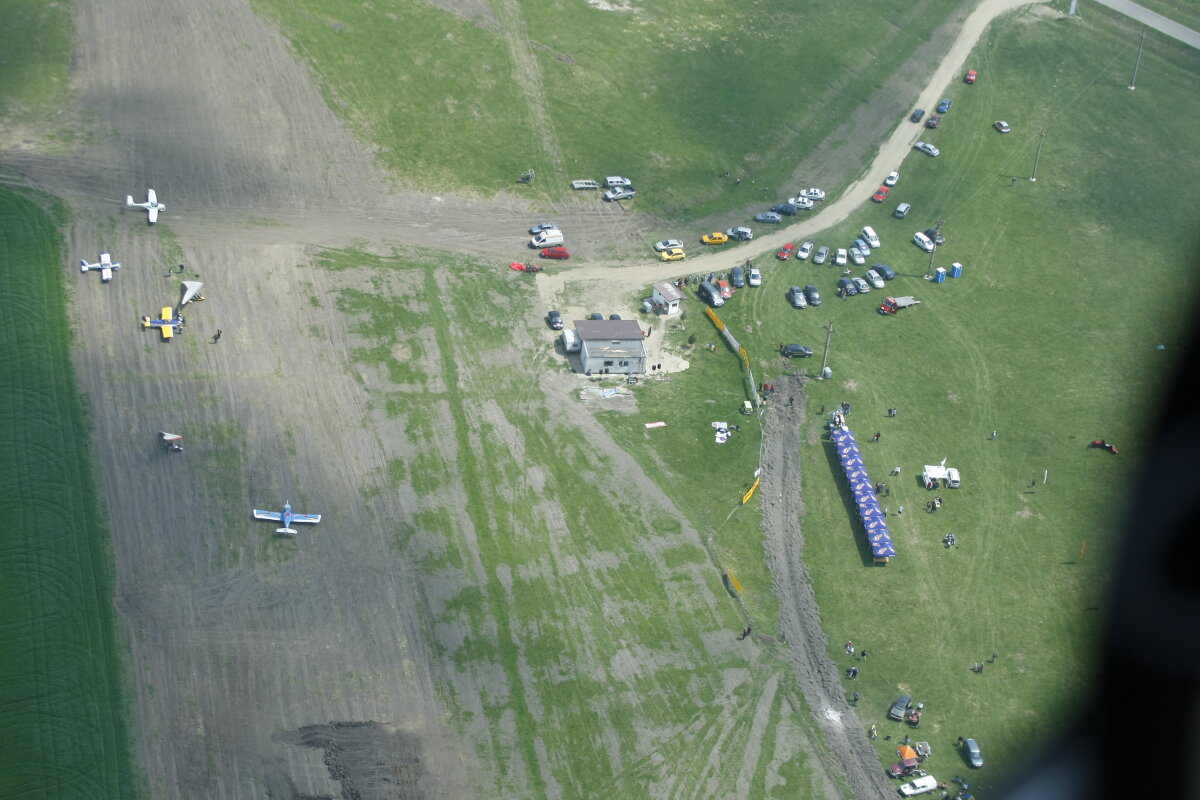 Gheorghe Uţă, 67 de ani, e pilotul care după jumătate de secol de zbor şi-a pierdut în 2009 fiul într-un accident aviatic » Patimile aerului