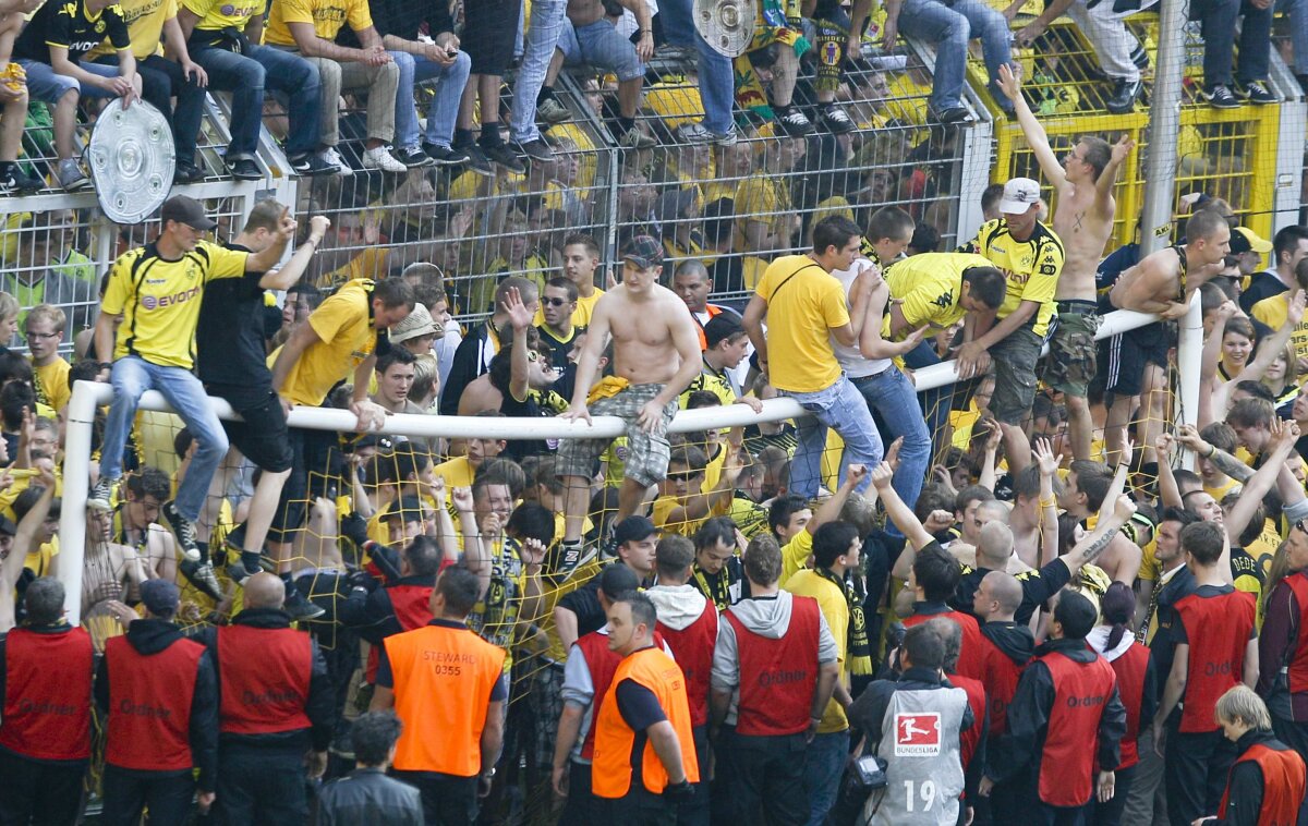 Un titlu de aur pentru Dortmund » Plouă cu bani