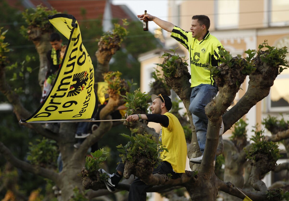 Un titlu de aur pentru Dortmund » Plouă cu bani