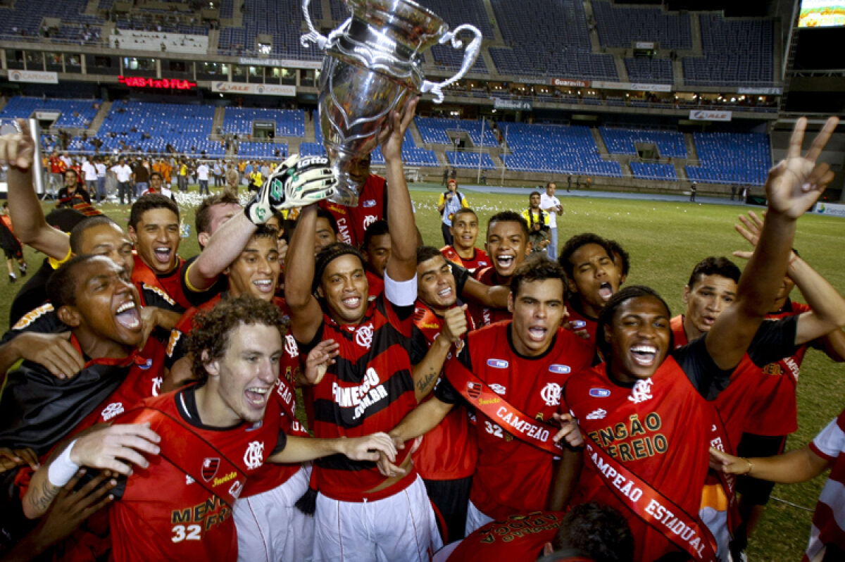 FOTO! Ronaldinho a cucerit primul trofeu după 5 ani! E campion cu Flamengo la Rio!