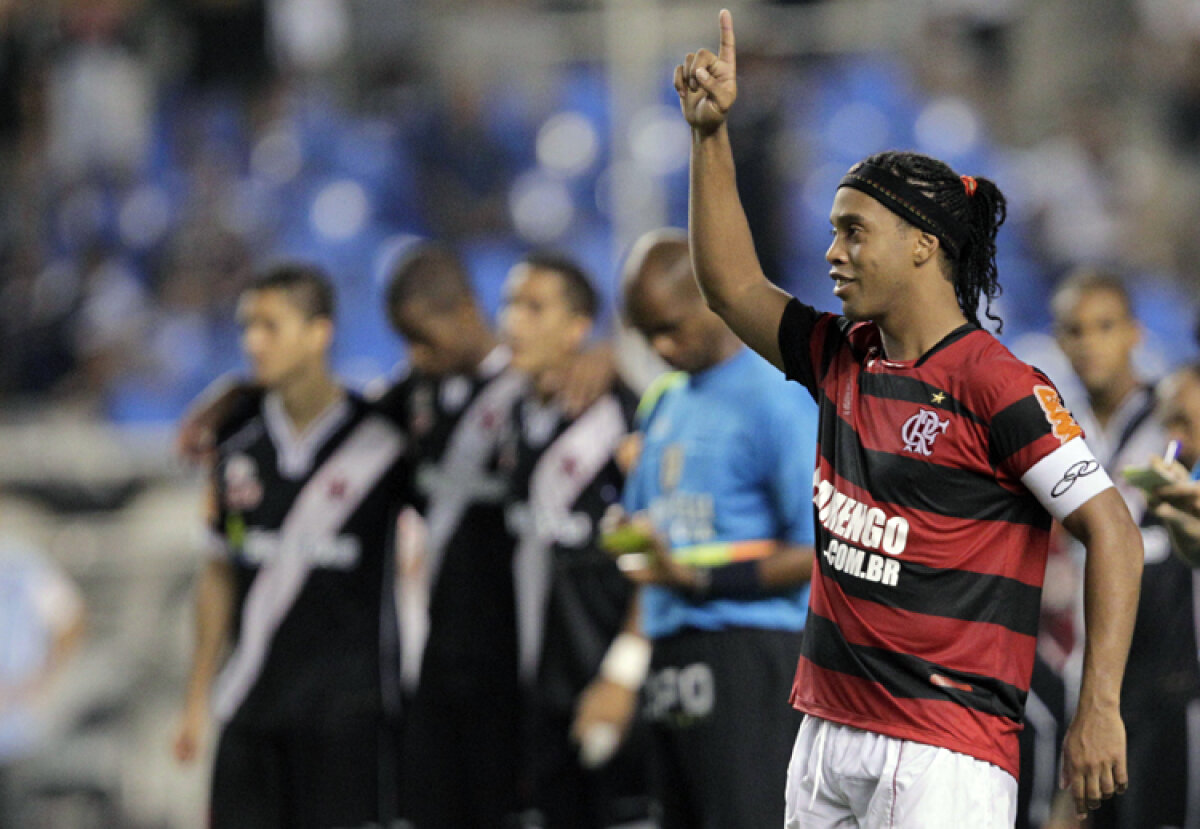 FOTO! Ronaldinho a cucerit primul trofeu după 5 ani! E campion cu Flamengo la Rio!