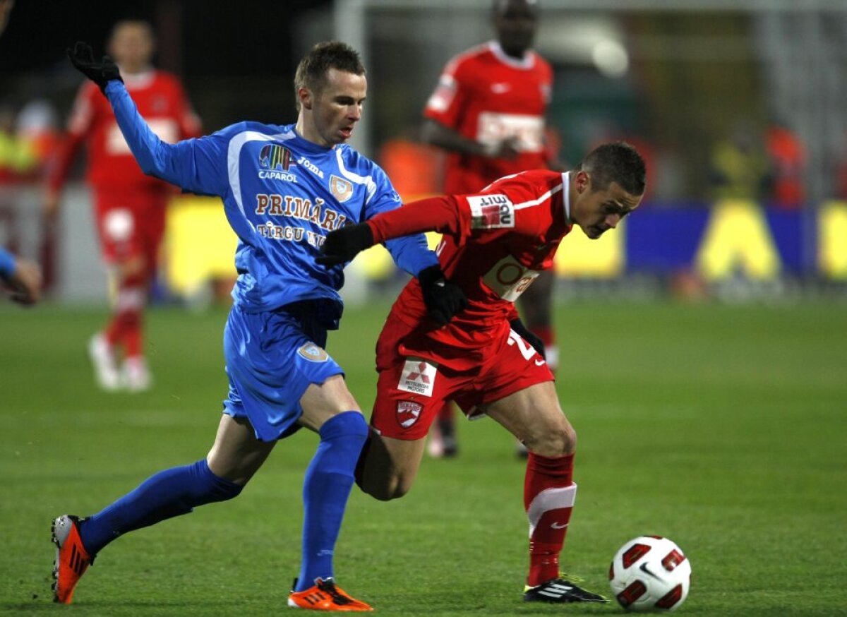 Victoraş Astafei, de la Nichita Stănescu la duelurile cu Moţi şi Gardoş. Citeşte o poezie scrisă de jucătorul FCM-ului