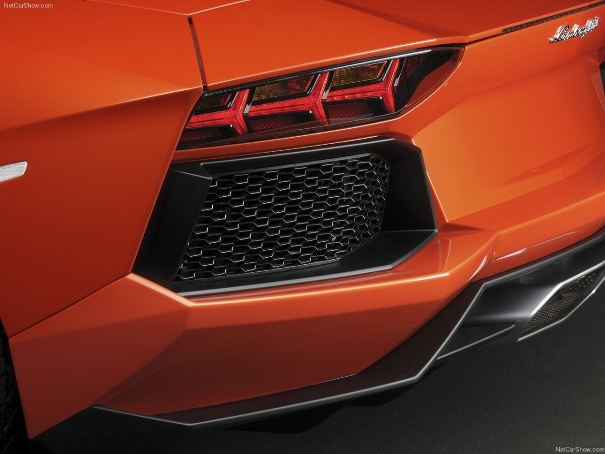 VIDEO! Lamborghini Aventador, bolidul de 700 CP costă 255.000 de euro