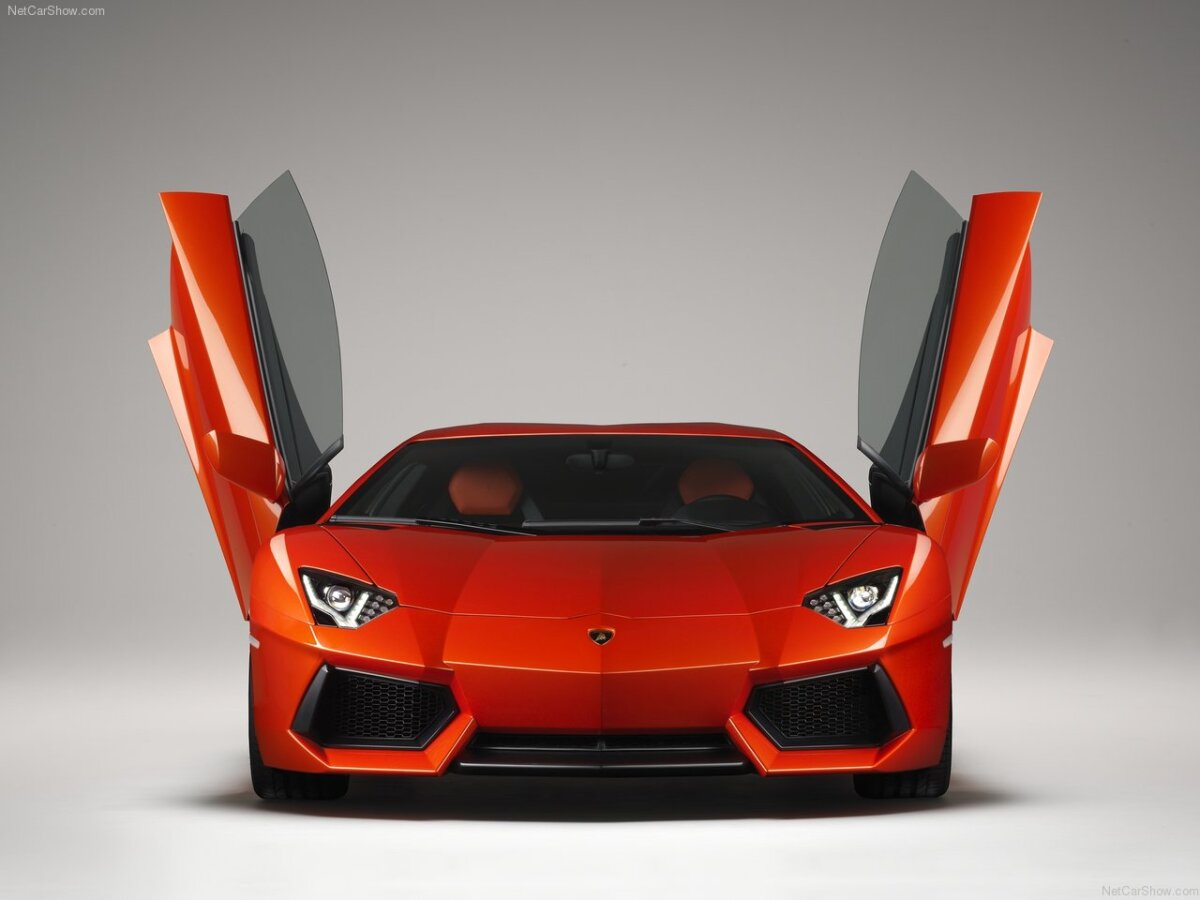 VIDEO! Lamborghini Aventador, bolidul de 700 CP costă 255.000 de euro