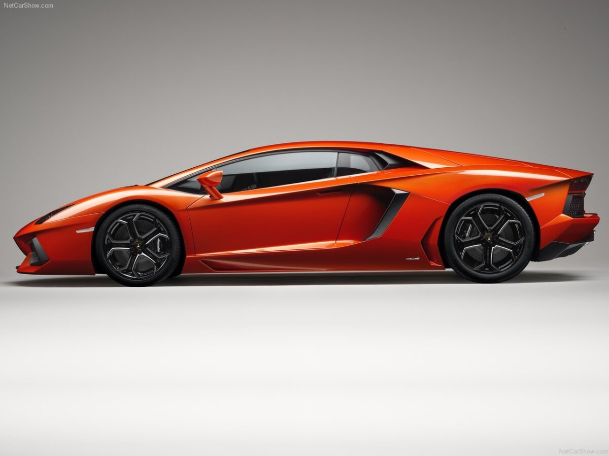 VIDEO! Lamborghini Aventador, bolidul de 700 CP costă 255.000 de euro