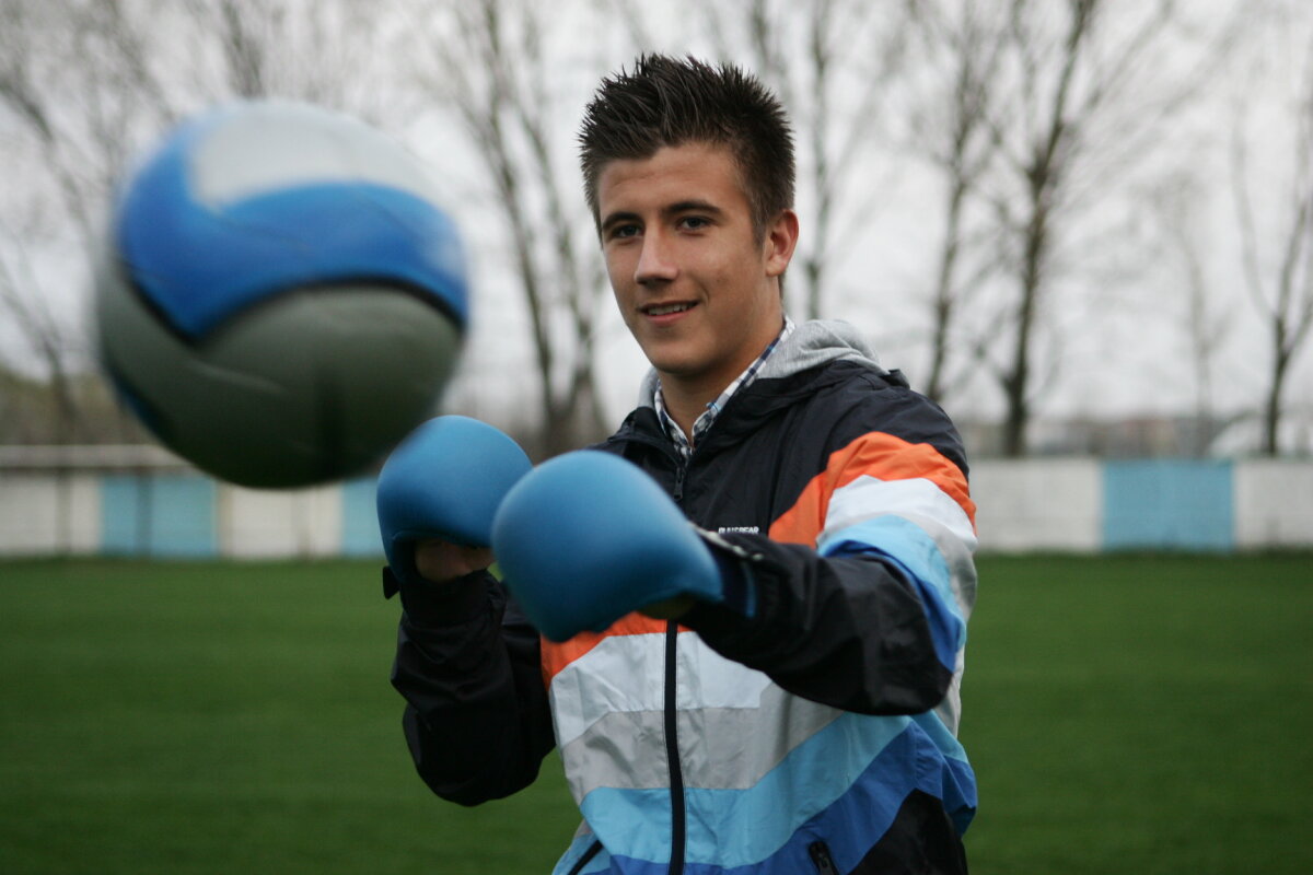 VIDEO Francisc Vaştag şi-a încurajat din tribună fiul la meciul de aseară: "Ca boxer ajungi mai uşor la Mondiale"