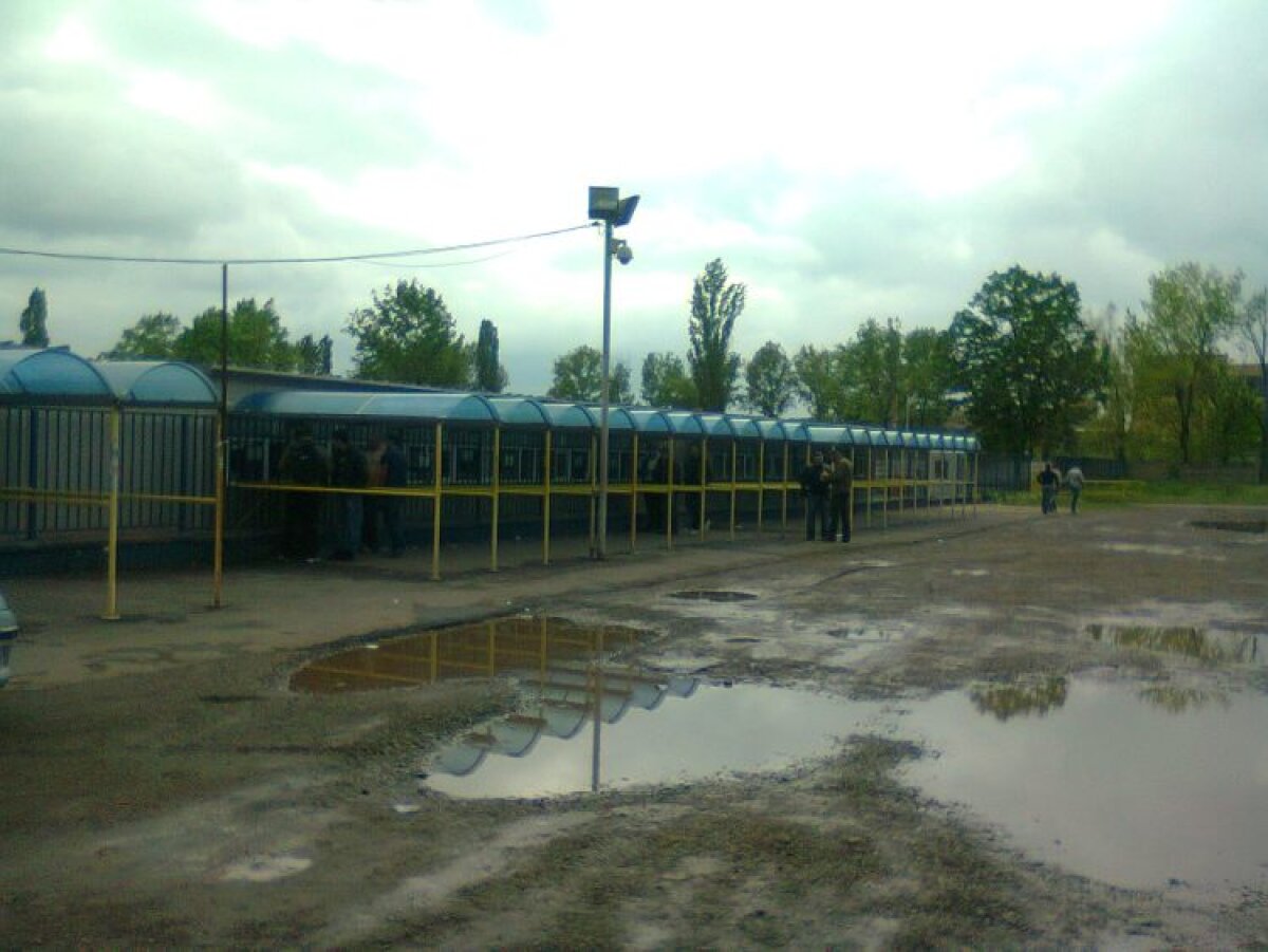 FOTO » Încă o dovadă că Provincia domină Liga 1: pustiu la bilete în Ghencea, aglomeraţie la Vaslui