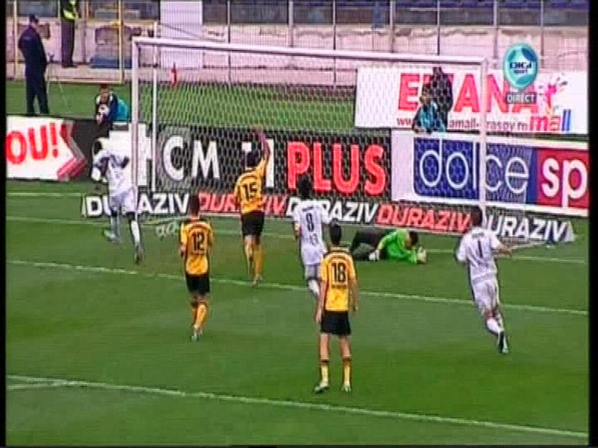 Oros, fă-te tuşier! :) Fundaşul braşovean a cerut ofsaid la golul lui N'Doye!