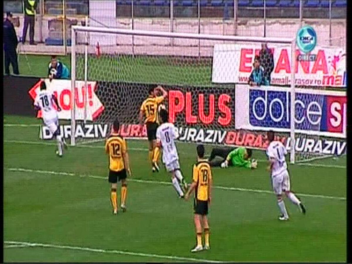 Oros, fă-te tuşier! :) Fundaşul braşovean a cerut ofsaid la golul lui N'Doye!