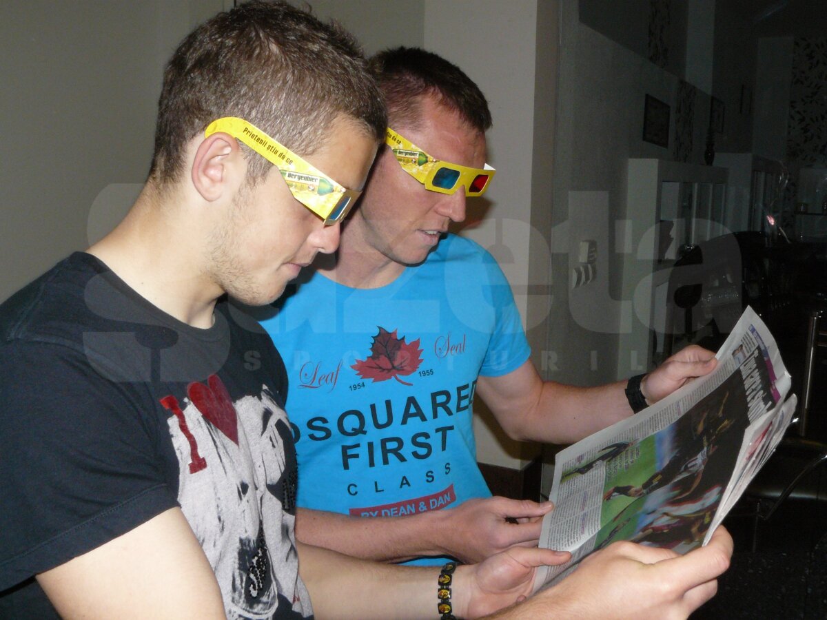 Ceferiştii Cadu, Bud şi Buş au fost primii fotbalişti din Liga 1 care au admirat Gazeta  3D de Ziua bărbatului