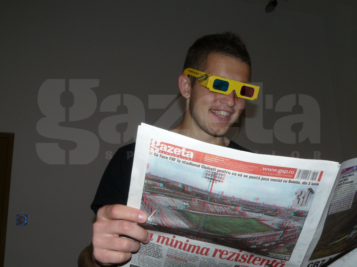 Ceferiştii Cadu, Bud şi Buş au fost primii fotbalişti din Liga 1 care au admirat Gazeta  3D de Ziua bărbatului