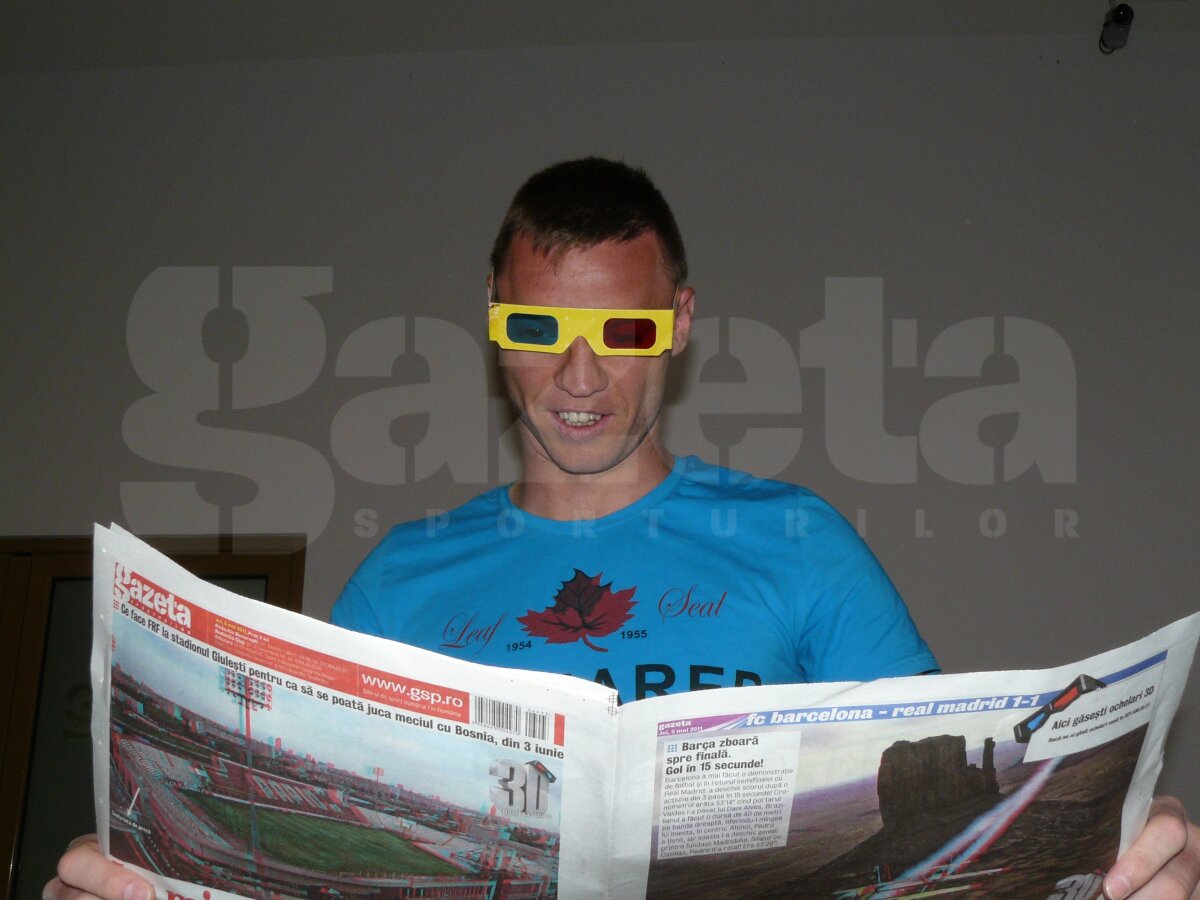 Ceferiştii Cadu, Bud şi Buş au fost primii fotbalişti din Liga 1 care au admirat Gazeta  3D de Ziua bărbatului