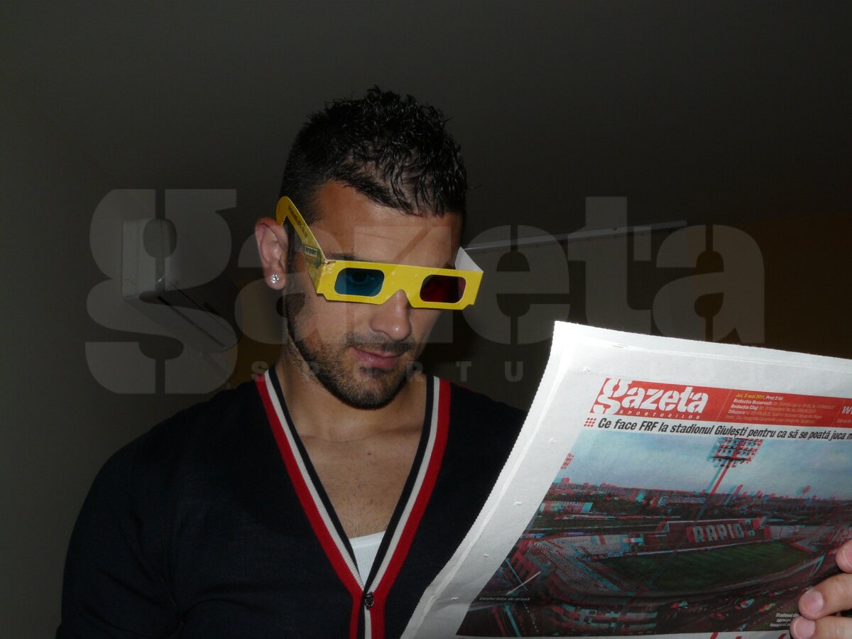 Ceferiştii Cadu, Bud şi Buş au fost primii fotbalişti din Liga 1 care au admirat Gazeta  3D de Ziua bărbatului