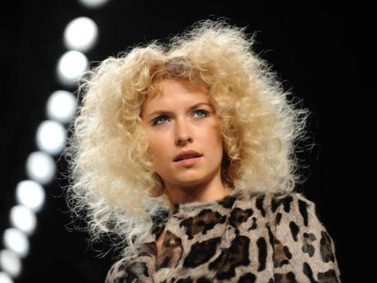 FOTO Khedira în mrejele unei blonde! Mijlocaşul Realului e îndrăgostit de top-modelul german Lena Gercke