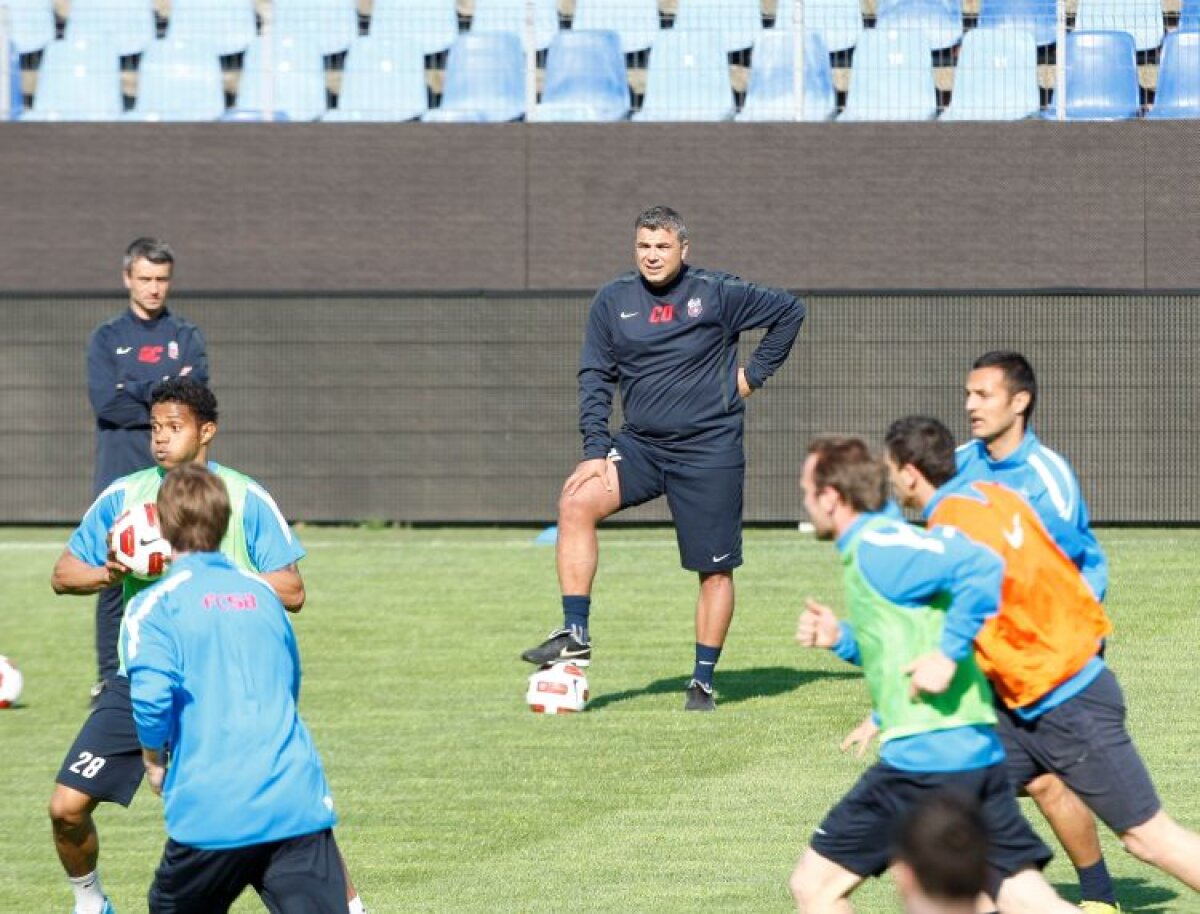 GALERIE FOTO » Olăroiu şi-a intrat în rol!