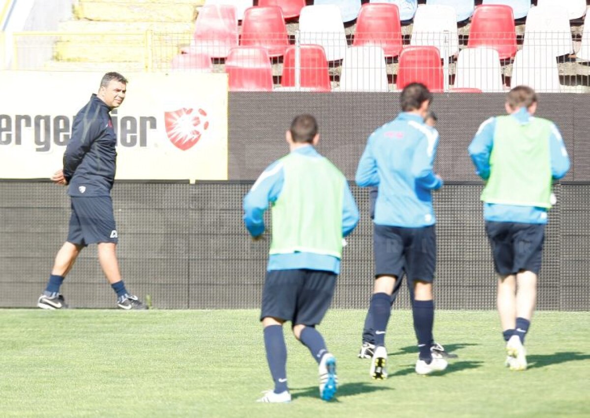 GALERIE FOTO » Olăroiu şi-a intrat în rol!