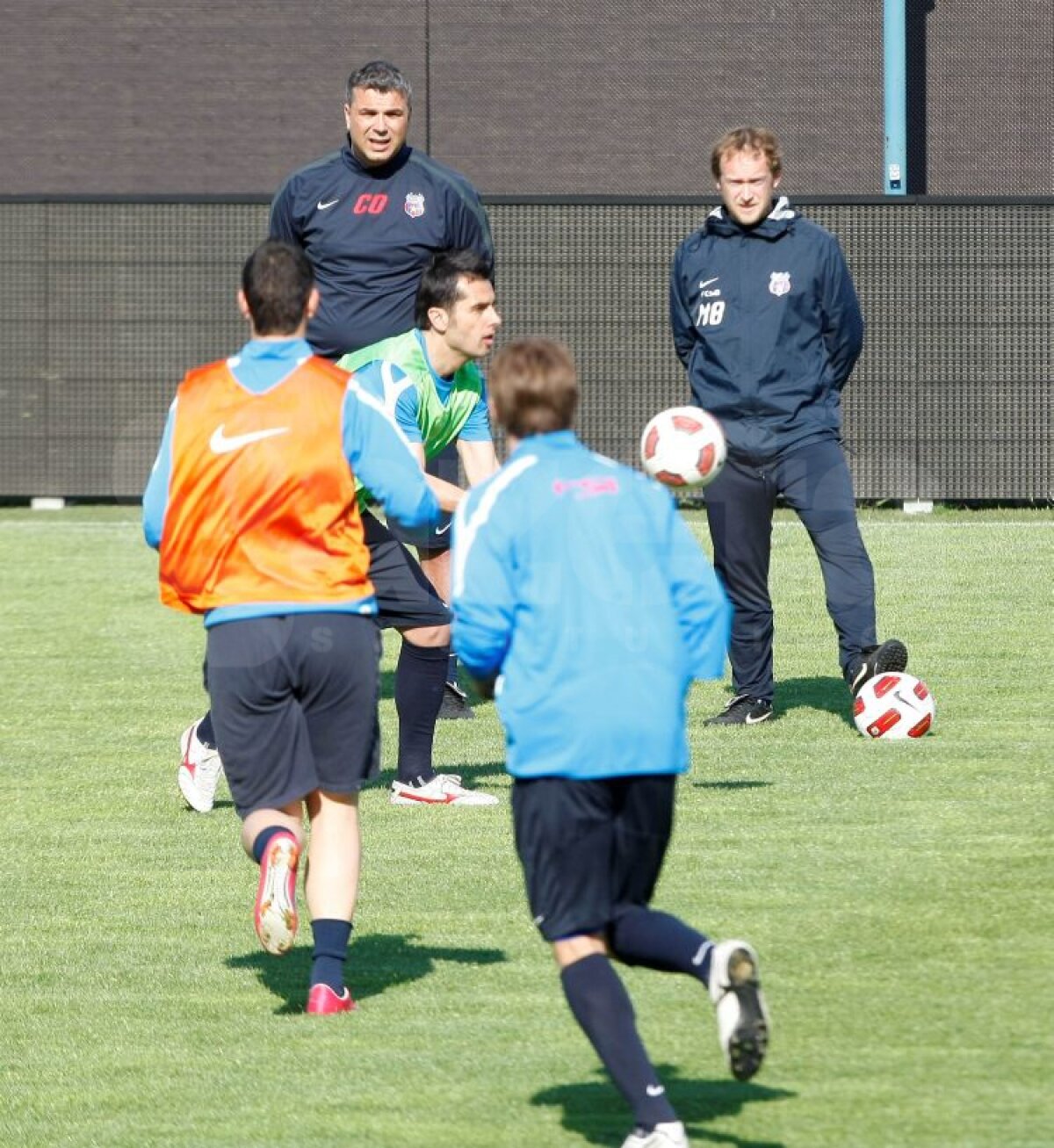 GALERIE FOTO » Olăroiu şi-a intrat în rol!