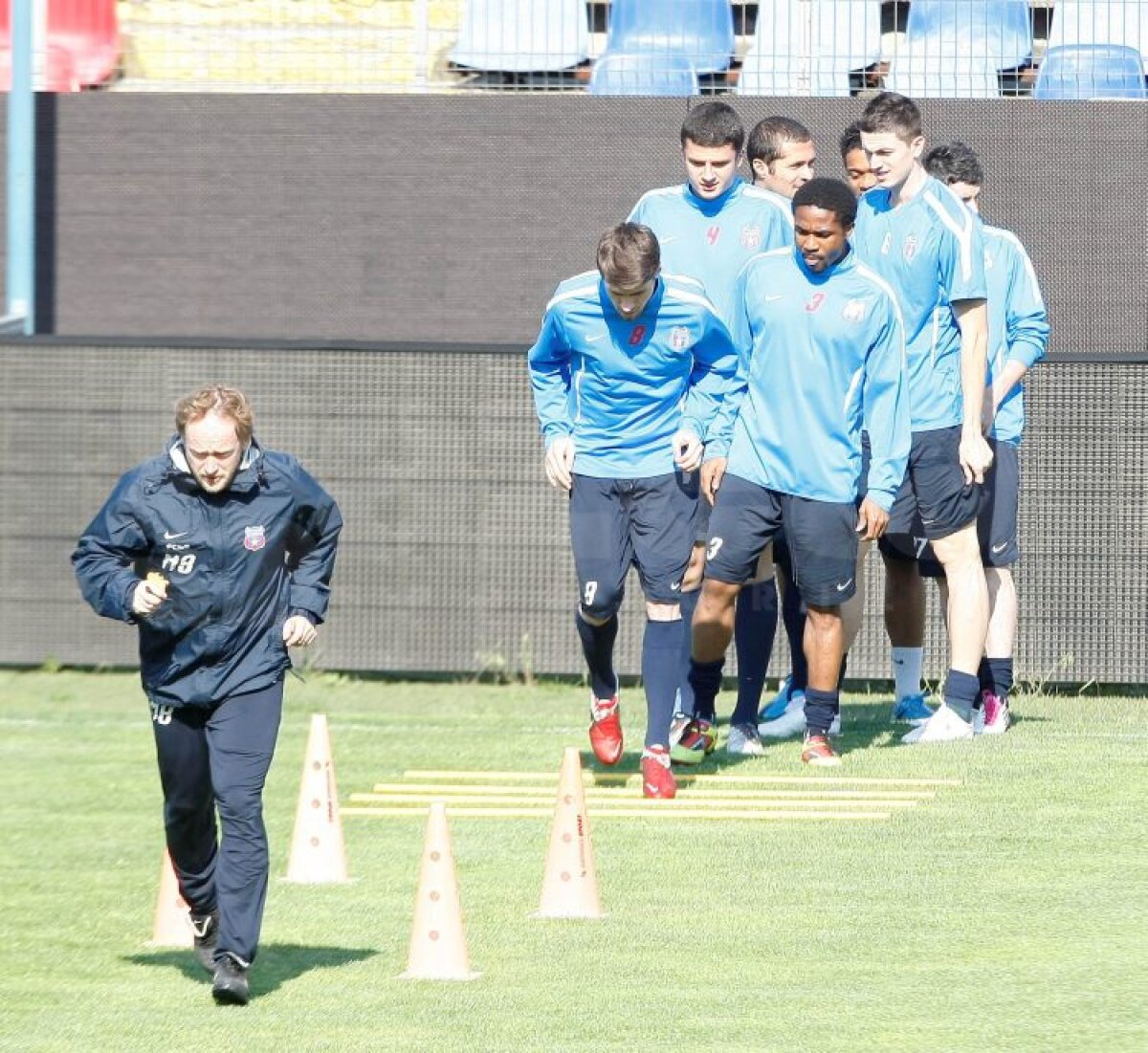 GALERIE FOTO » Olăroiu şi-a intrat în rol!