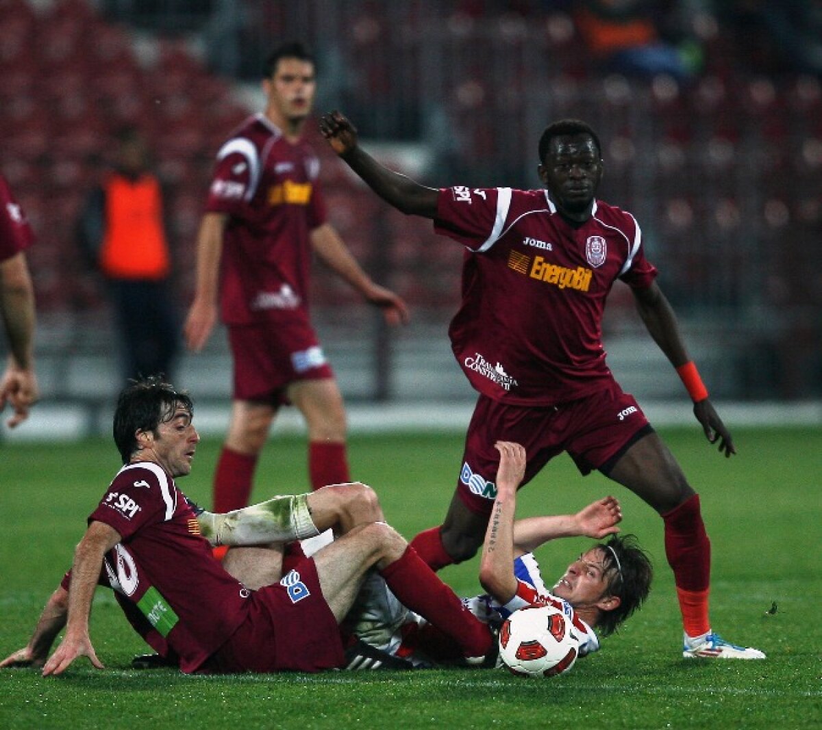 CFR bate în Ştefan cel Mare, iar Dinamo tremură pentru Europa League