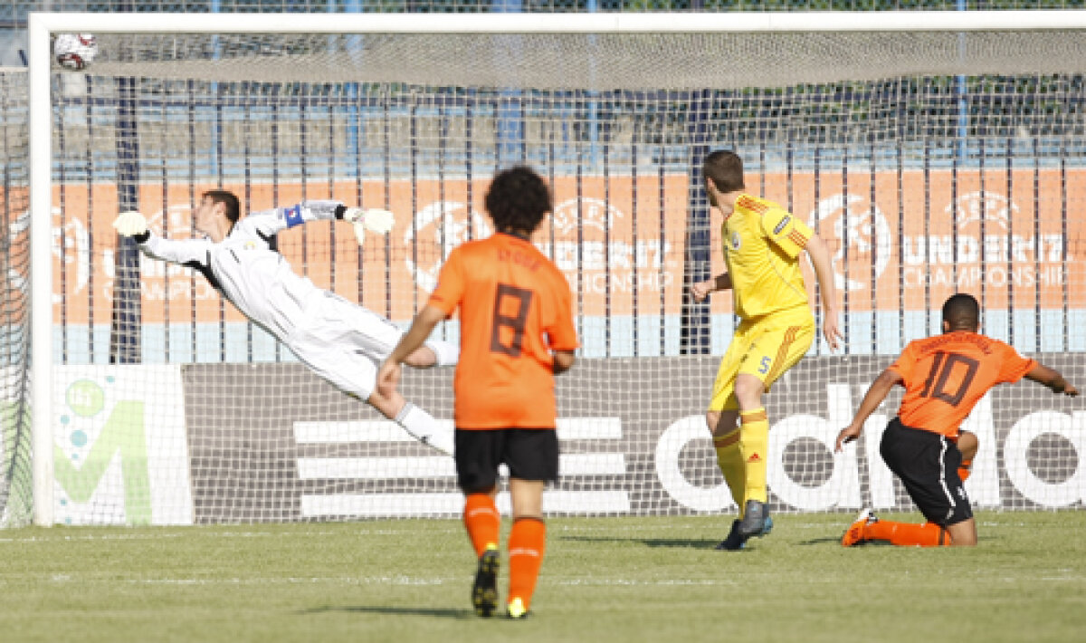 Suporterii juniorilor români au huiduit antijocul echipei lui Văsîi » De rîsul Europei