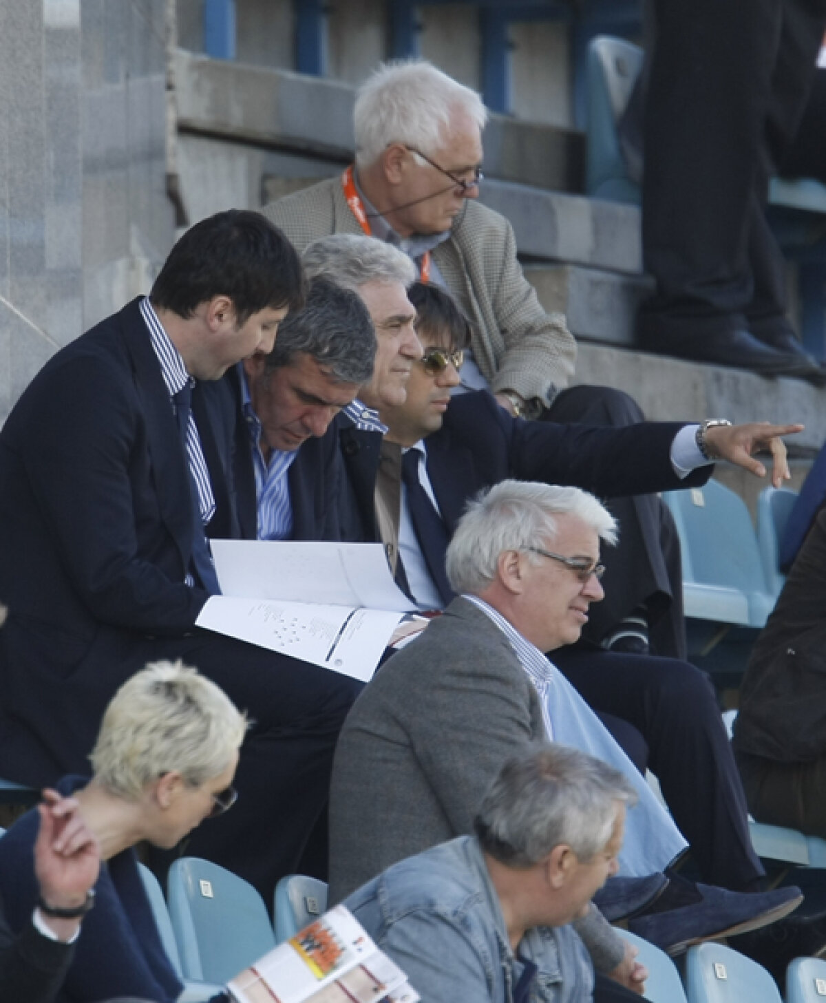 Suporterii juniorilor români au huiduit antijocul echipei lui Văsîi » De rîsul Europei