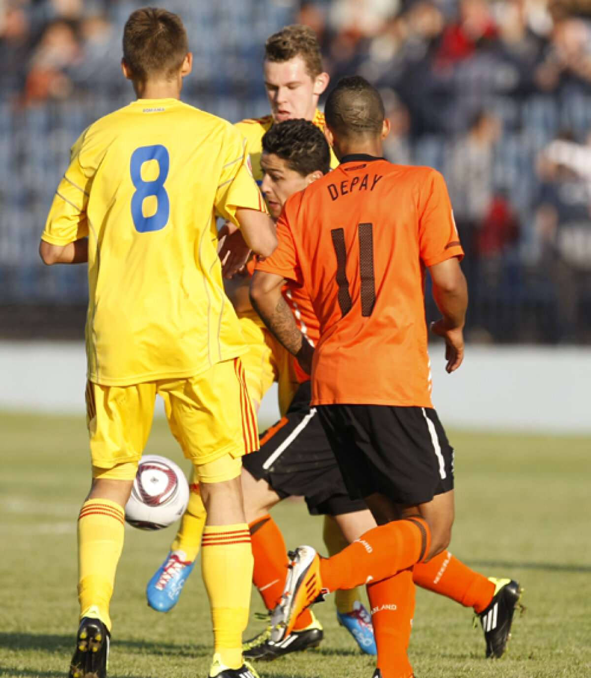 Suporterii juniorilor români au huiduit antijocul echipei lui Văsîi » De rîsul Europei