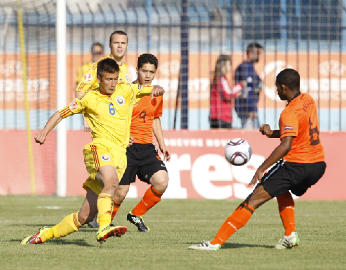 Suporterii juniorilor români au huiduit antijocul echipei lui Văsîi » De rîsul Europei