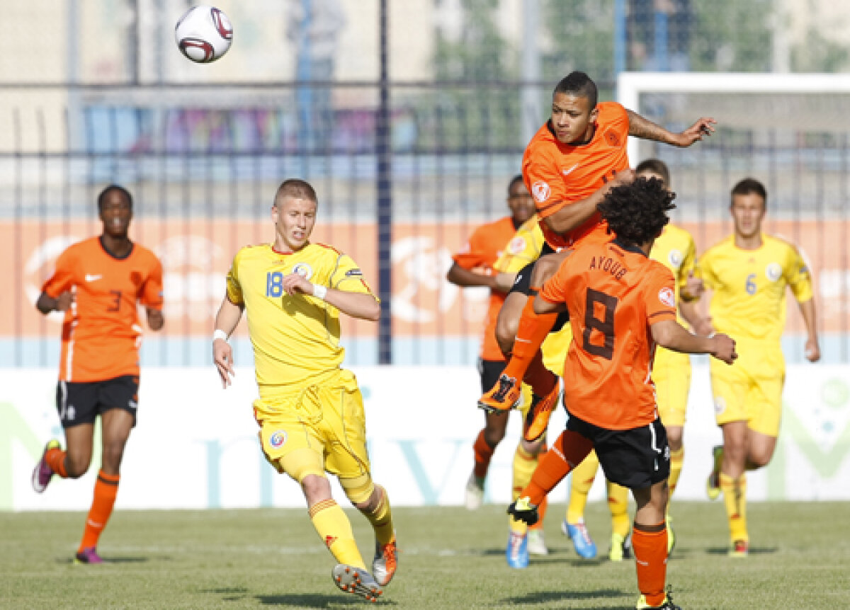 Suporterii juniorilor români au huiduit antijocul echipei lui Văsîi » De rîsul Europei