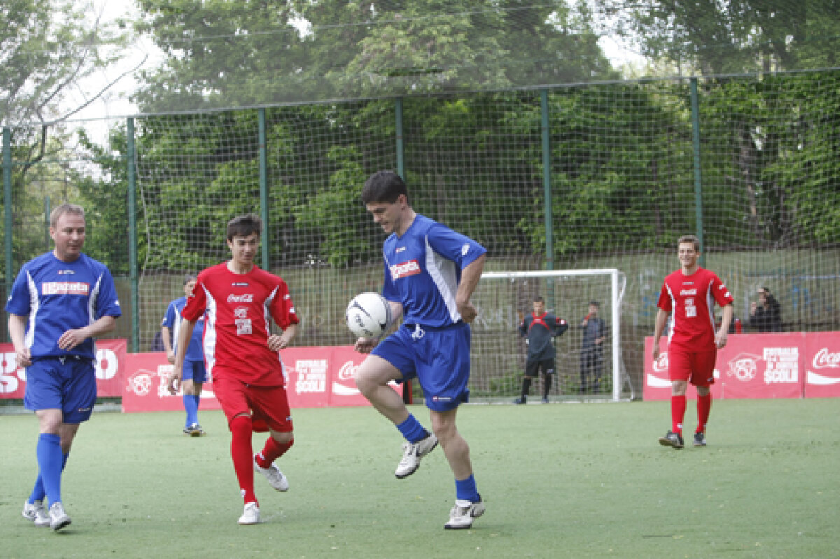 Puştii din liceul "Mircea Eliade" au jucat contra echipei Gazetei » Maitreyi, mai patru...