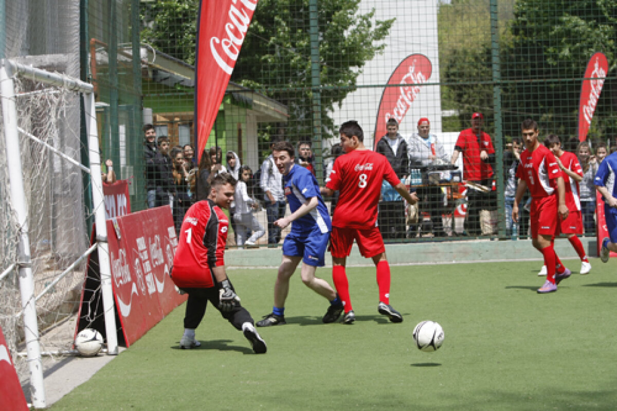 Puştii din liceul "Mircea Eliade" au jucat contra echipei Gazetei » Maitreyi, mai patru...