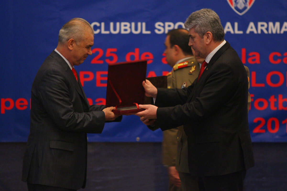 FOTO&VIDEO "Eroii de la Sevilla" au fost premiaţi de Ministerul Apărării