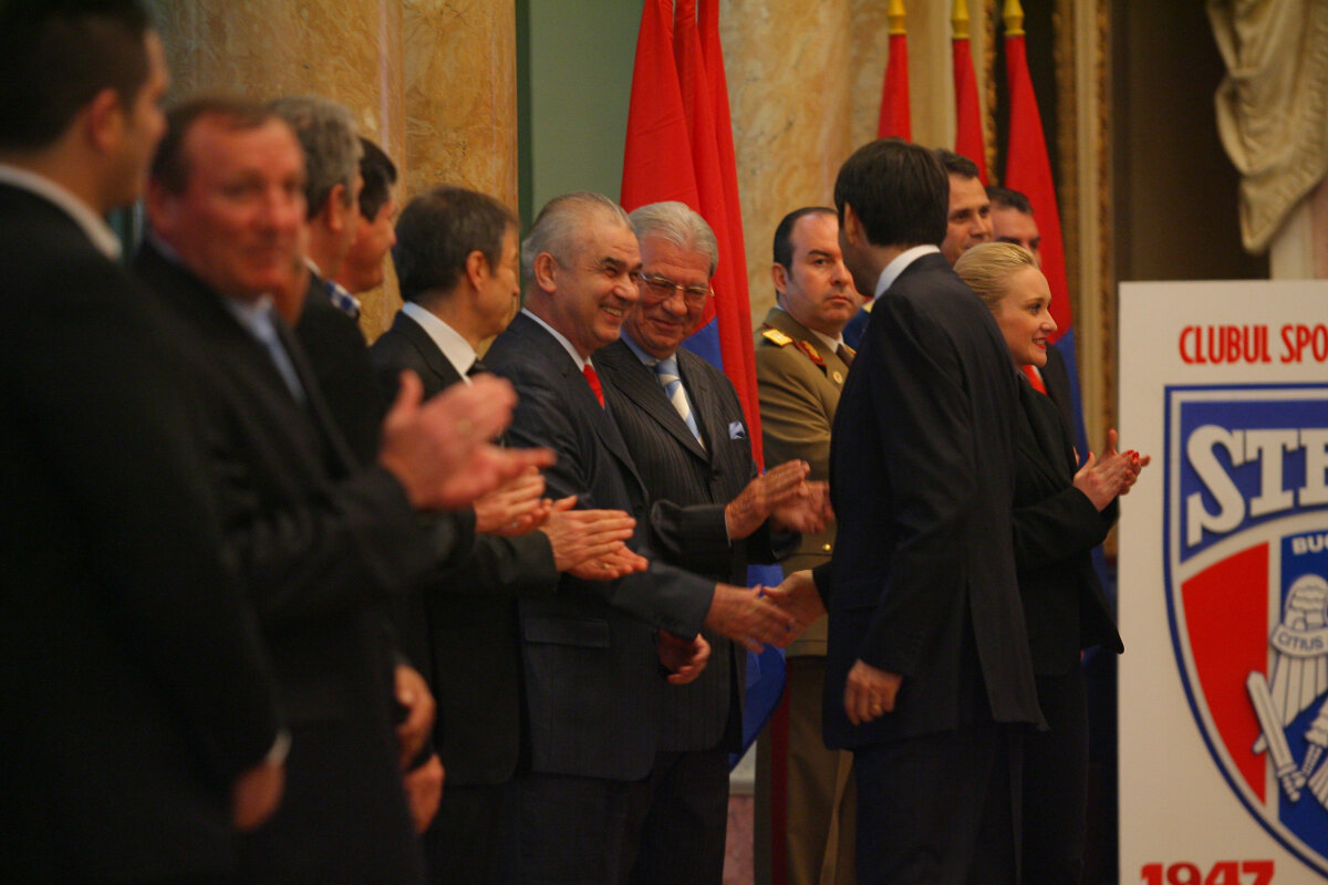 FOTO&VIDEO "Eroii de la Sevilla" au fost premiaţi de Ministerul Apărării
