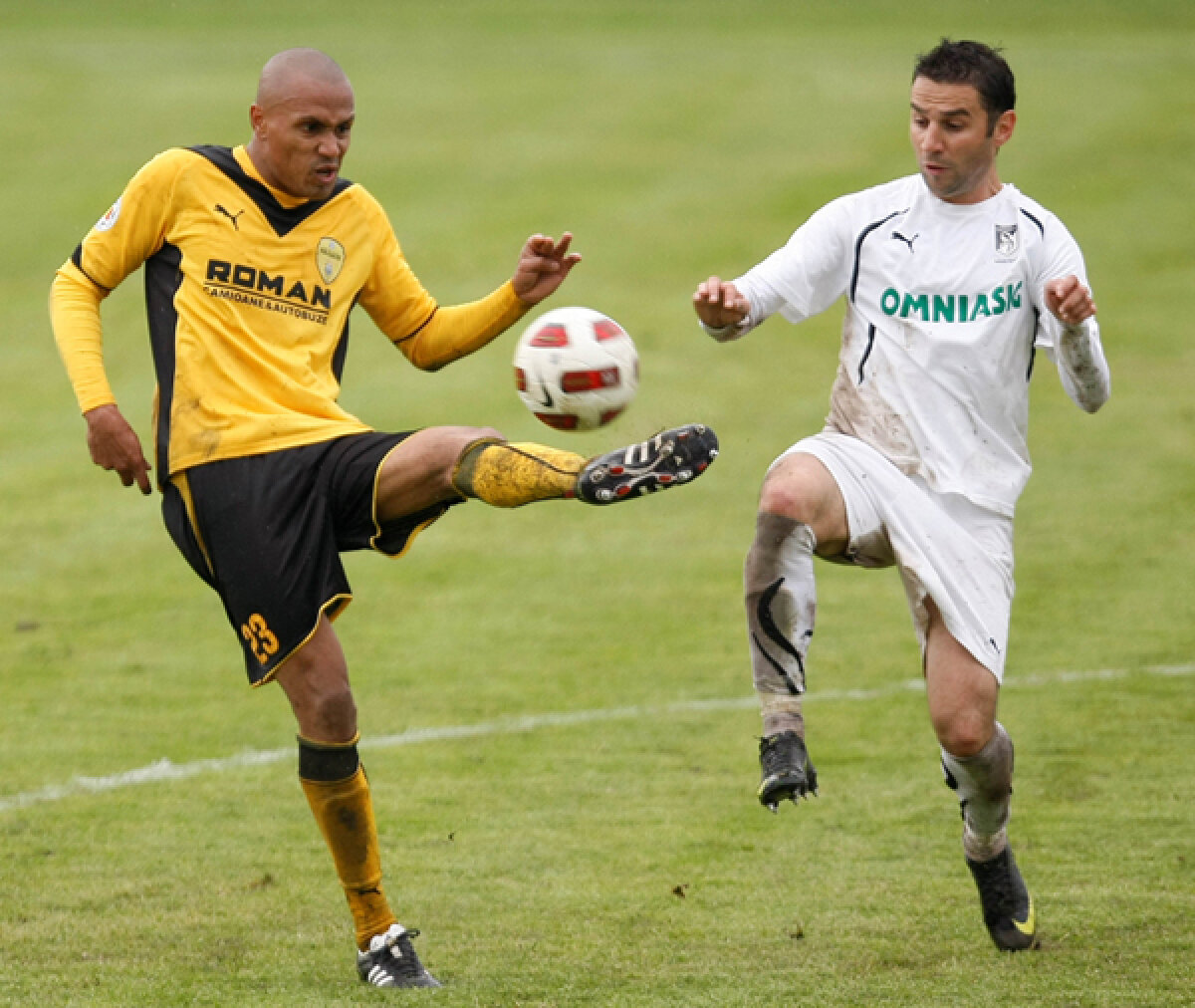 Braşovenii obţin victoria după un meci spectaculos în Regie