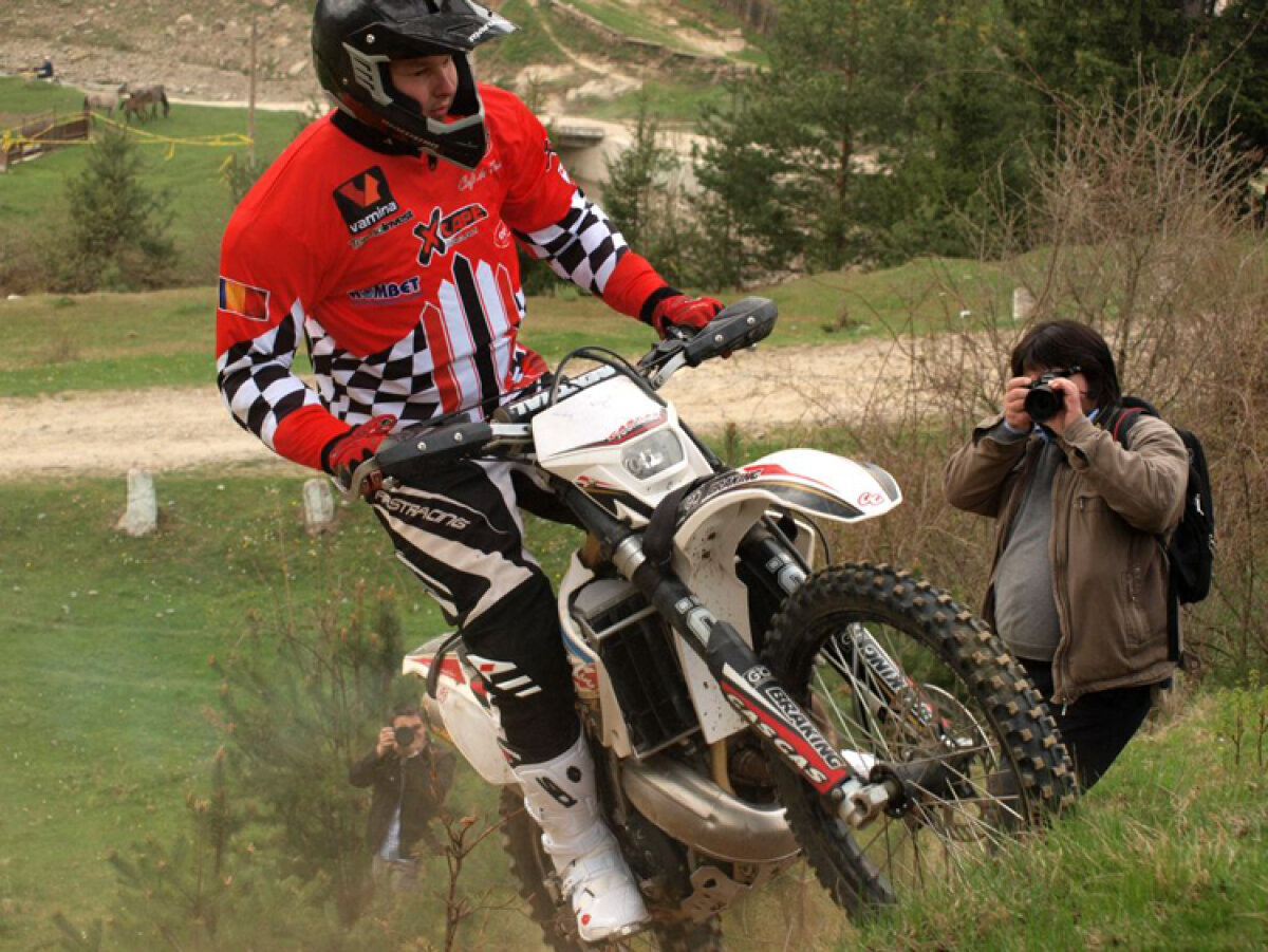 FOTO / Cristi Ciocoiu pregăteşte Campionatul European de Enduro