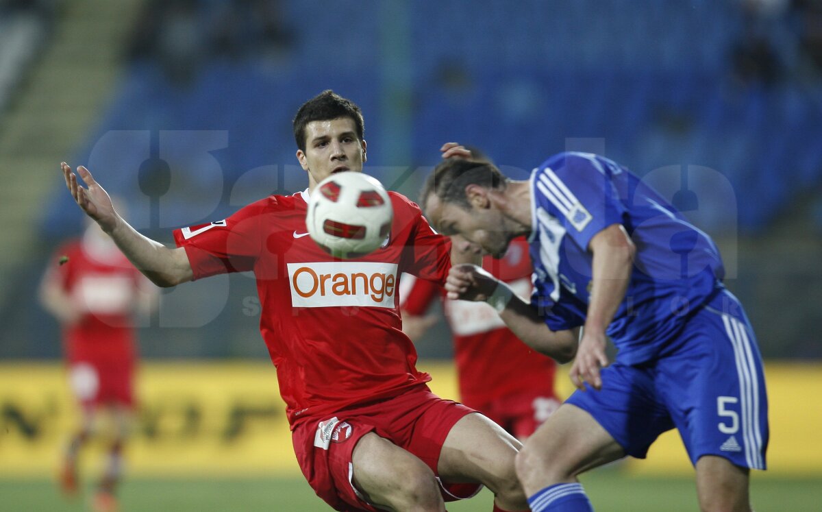 VIDEO şi liveTEXT » Universitatea Craiova, 90% retrogradată după 0-2 cu Dinamo. "Cîinii" avansează spre Europa