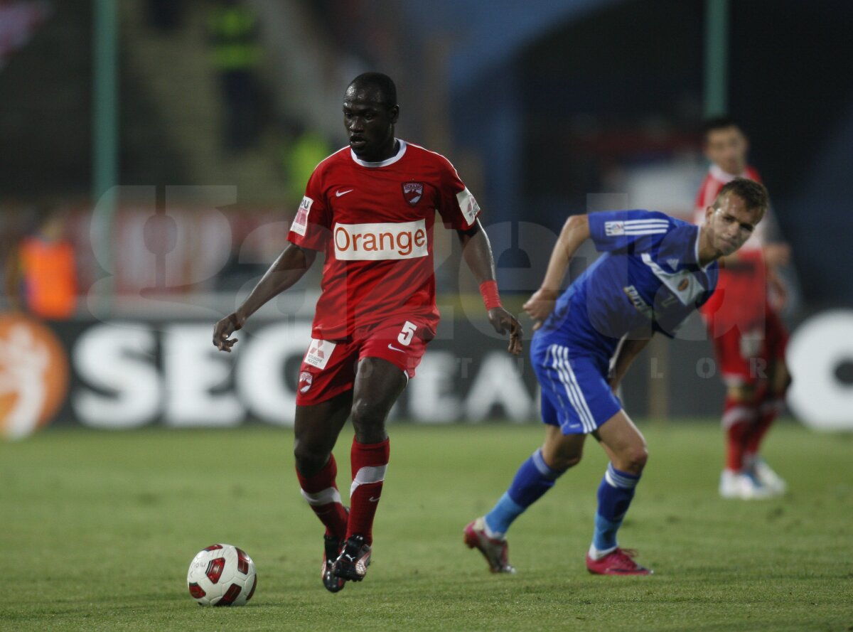 VIDEO şi liveTEXT » Universitatea Craiova, 90% retrogradată după 0-2 cu Dinamo. "Cîinii" avansează spre Europa