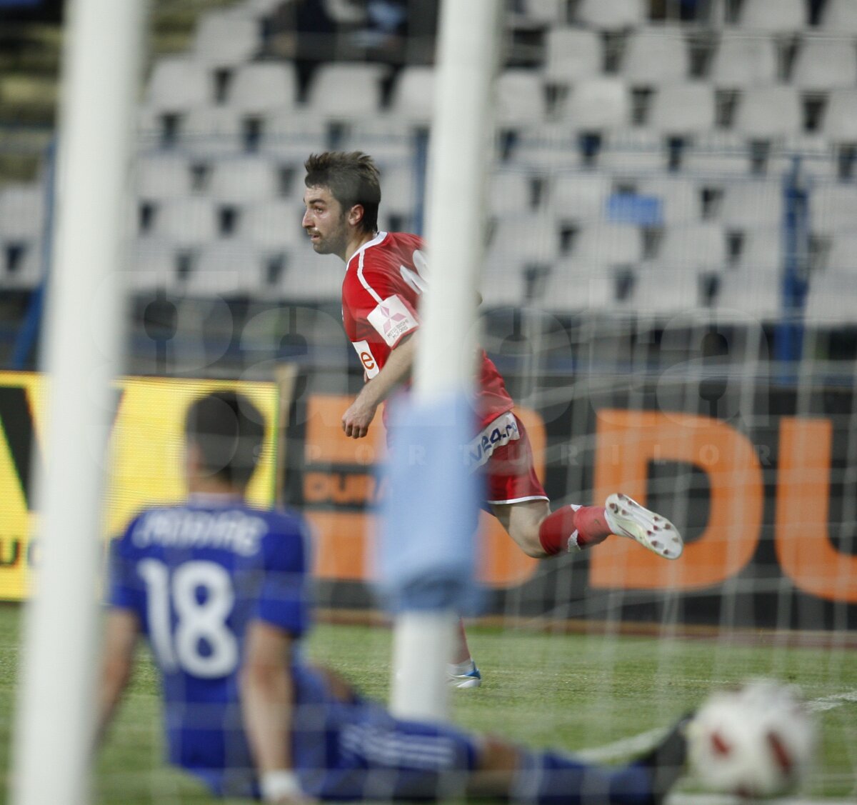 VIDEO şi liveTEXT » Universitatea Craiova, 90% retrogradată după 0-2 cu Dinamo. "Cîinii" avansează spre Europa