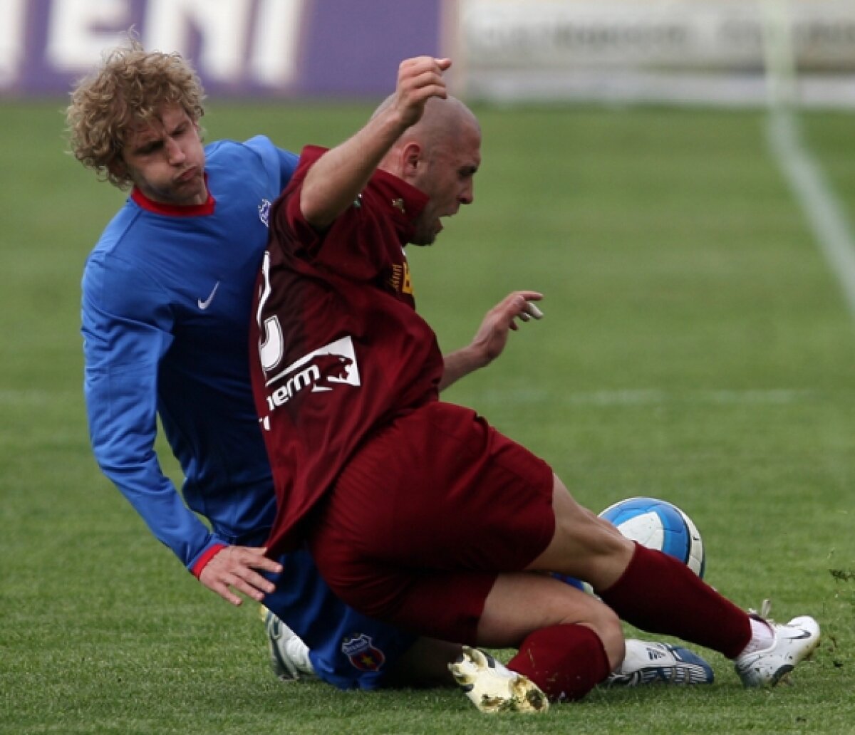 Neşu, fundaşul-kamikaze, şi-a construit o carieră plină cu accidentări horror! De data asta s-a ciocnit de un uriaş!