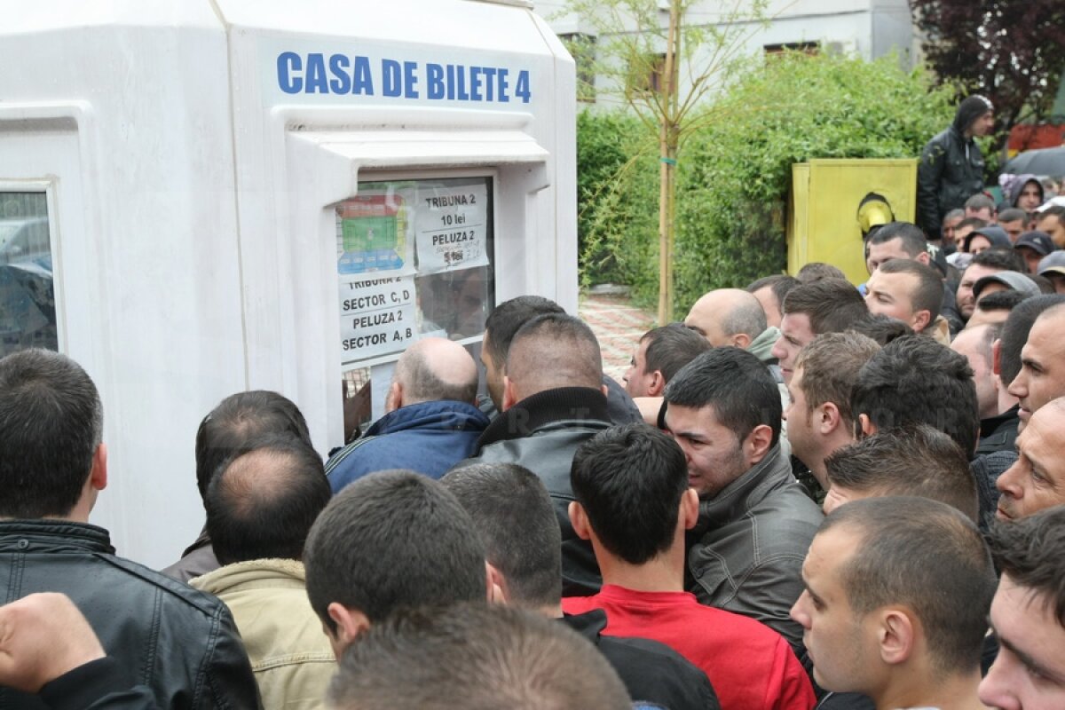 ISTERIE la Galaţi » S-au vîndut toate biletele pentru Oţelul - Timişoara în aproximativ 3 ore