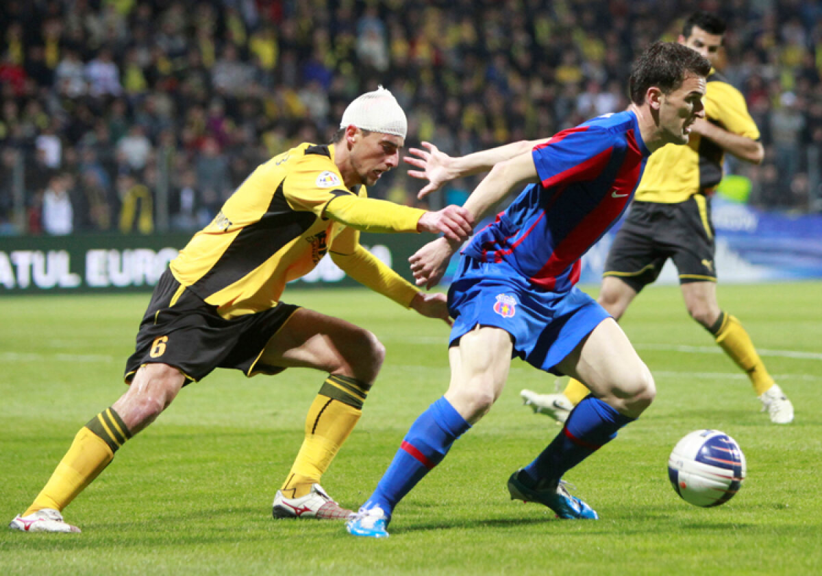 Steaua egalează în minutul 86 şi merge în finală!