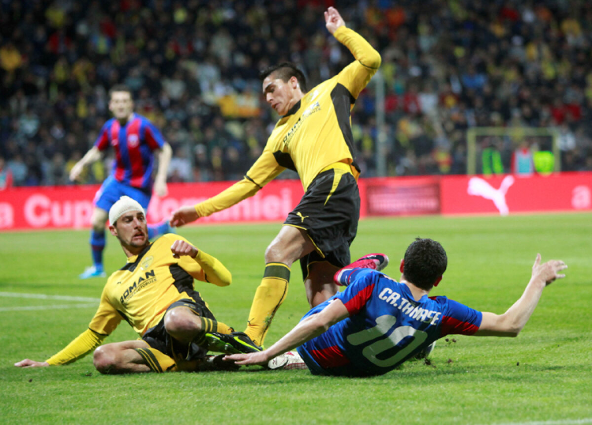 Steaua egalează în minutul 86 şi merge în finală!