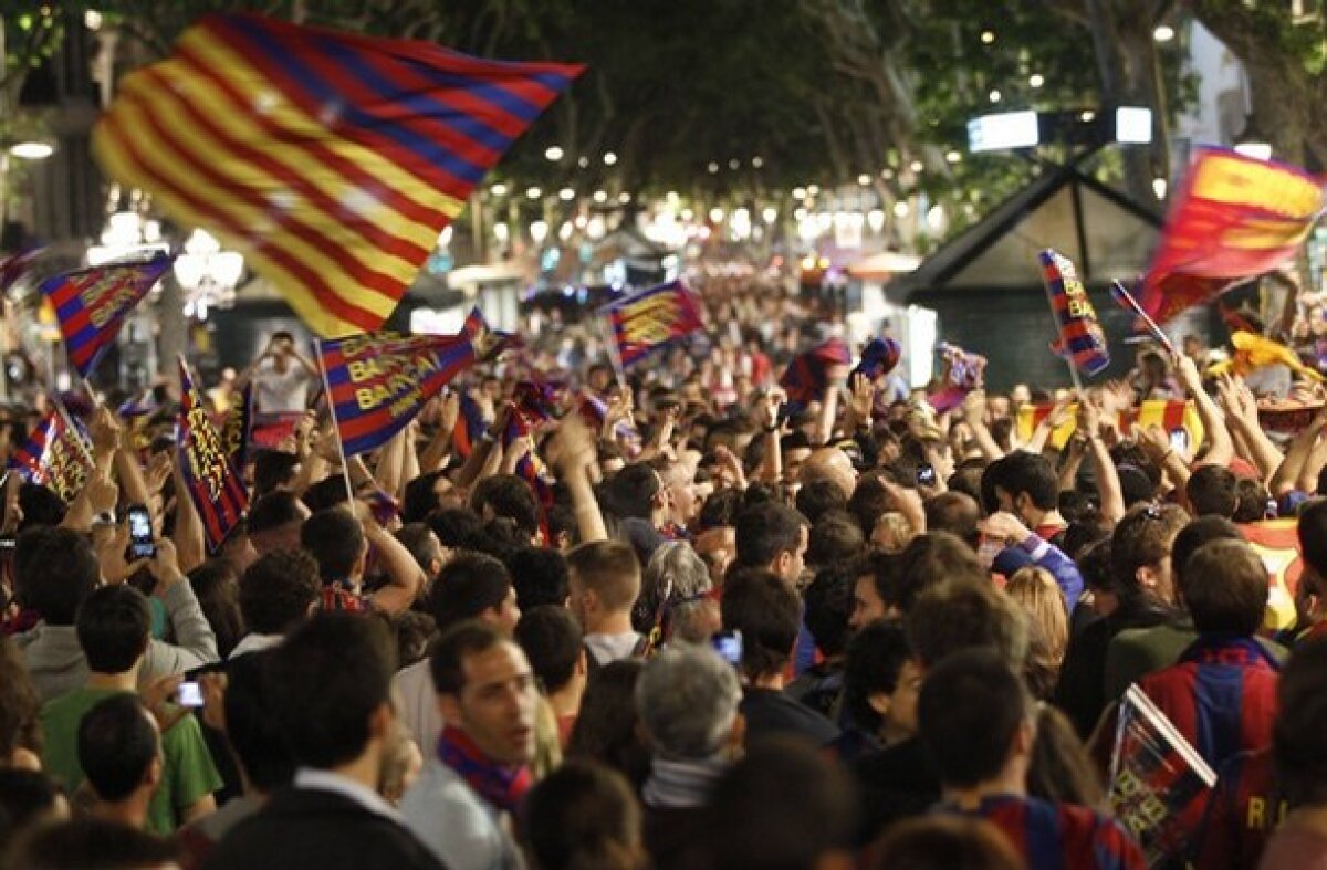 FOTO 12.000 de catalani au sărbătorit în stradă titlul cîştigat de Barca