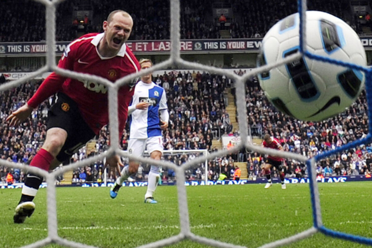 VIDEO / Manchester în sărbătoare: United e noua campioană! City are FA Cup! » Orăşelul vesel