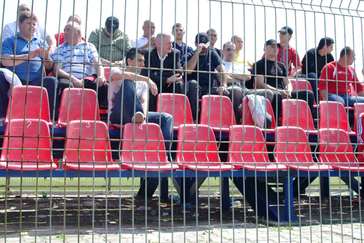 La meciul dintre Steaua II - Farul (1-0), Gazeta a stat de vorbă cu cîţiva suporteri mai "altfel" ai roş albaştrilor » Terapie în libertate