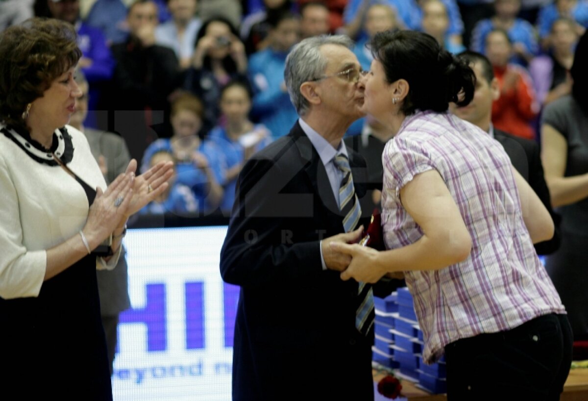 FOTO// Oltchim a primit medaliile de campioană! Vezi imagini de la festivitatea de premiere!