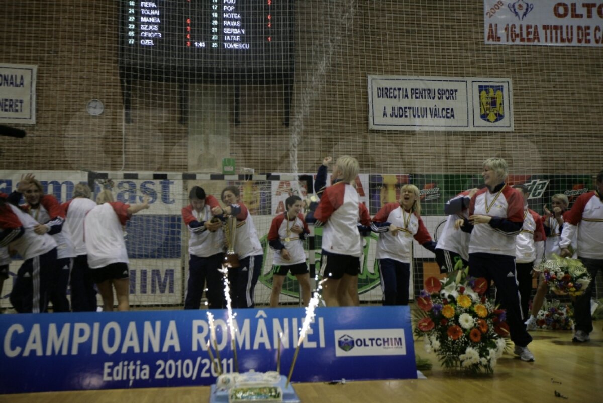 FOTO// Oltchim a primit medaliile de campioană! Vezi imagini de la festivitatea de premiere!