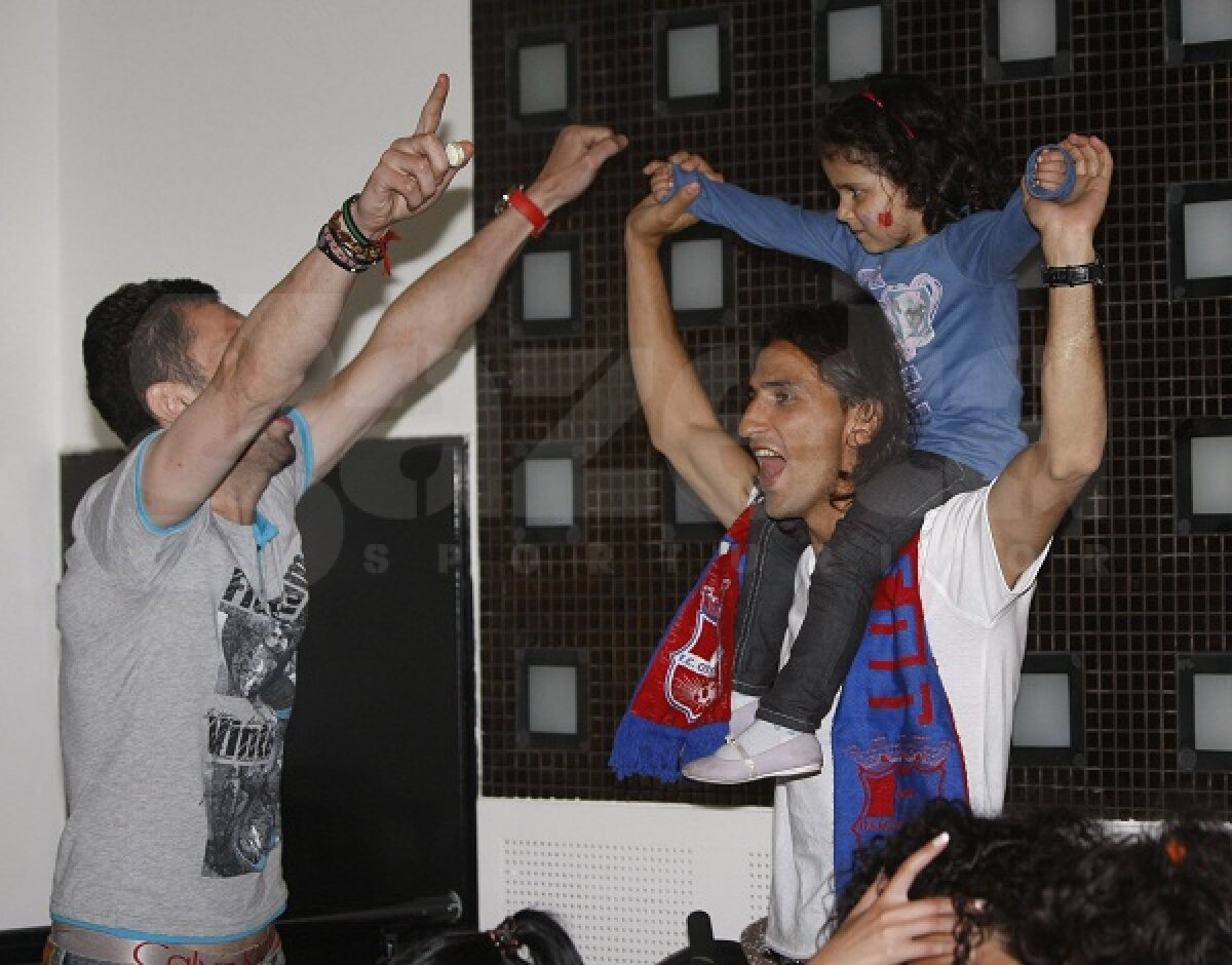 FOTO EXCLUSIV » Cum s-a petrecut în noaptea CAMPIONILOR la Galaţi!